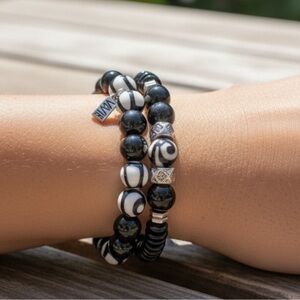 Elegant Black and White Beaded Bracelet NEW